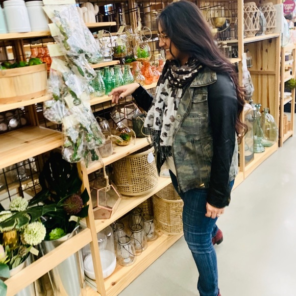 Meet your Posher, Bethany - Picture 1 of 2